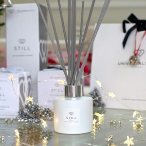 POSITIVE ENERGY DIFFUSER IN SIGNATURE FRAGRANCE STILL Christmas shot - The Universal Company
